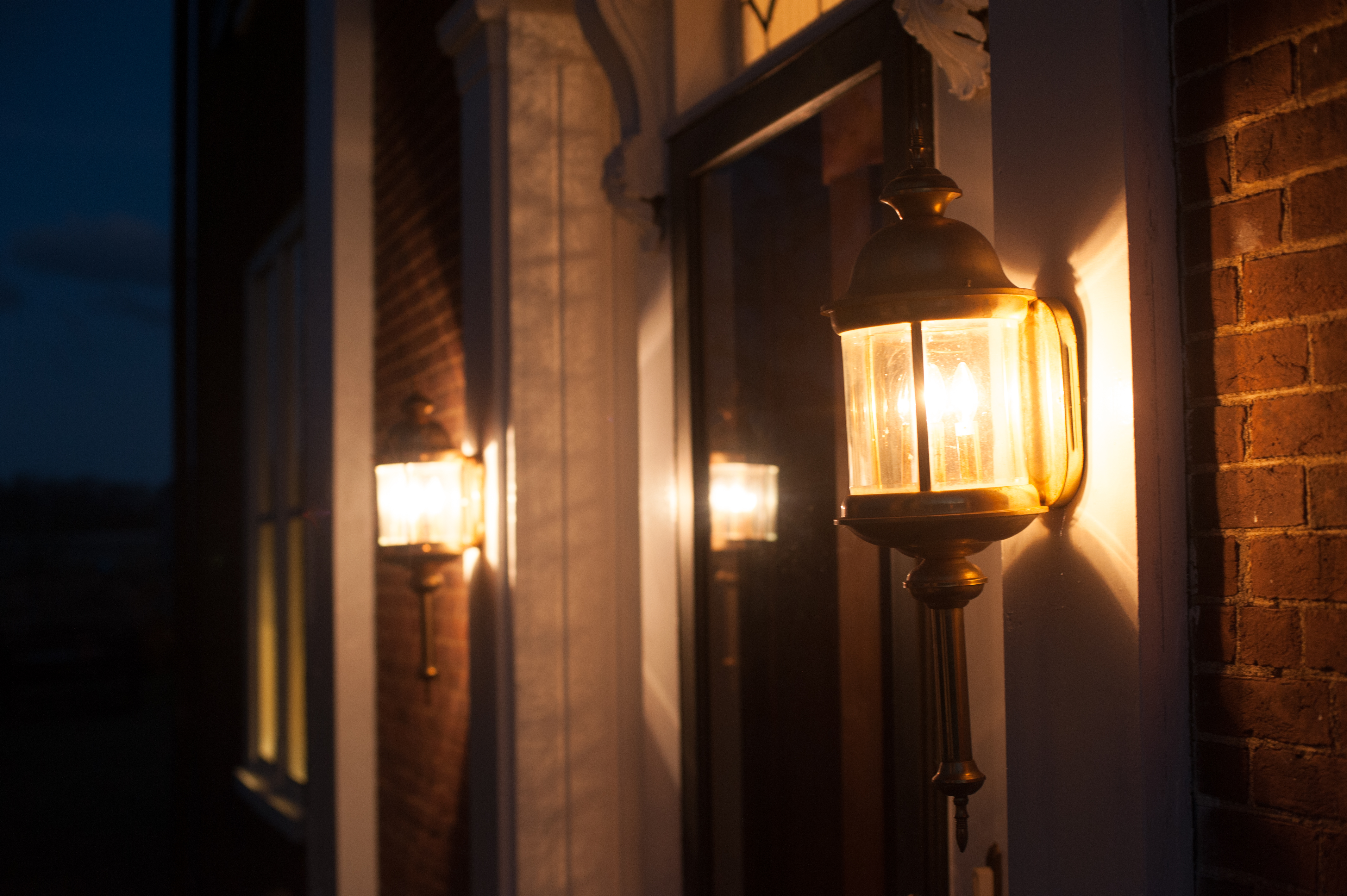 Front porch lights at the Denny House